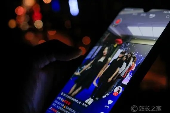 快手怎么四个人连线聊天？